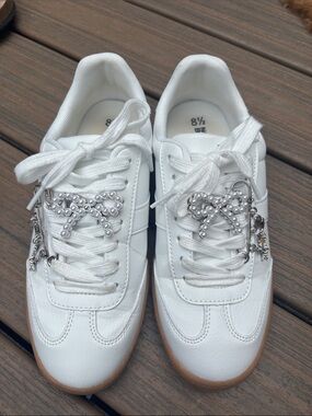 Time and Tru White Women's Sneakers with Pearl Bow Charms